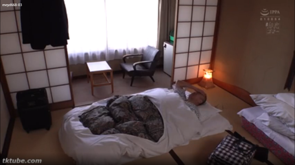 【JULIA】社会に疲れたJULIAは修学旅行下見で酒と深い眠りに逃避。教頭がそんな彼女を襲う…！